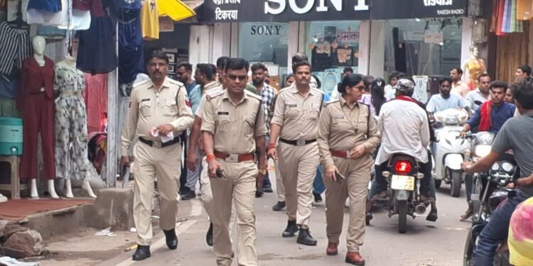 अतिक्रमण के आतंक पर टीआई अरविन्द्र कुजूर और नगरपालिका टीम की बड़ी कार्यवाही