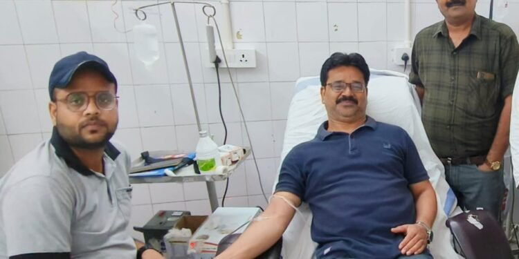 पत्रकार दैनिक फौलादी कलम के संपादक अब्दुल हनीफ वॉली ने जरूरतमंद लोगों के लिए किया स्वेक्छिक रक्तदान
