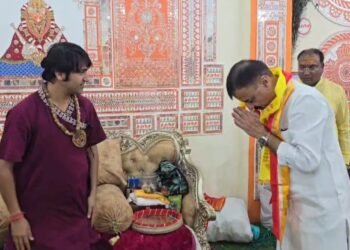 मध्यप्रदेश के परिवाहन और स्कूल शिक्षा मंत्री राव उदयप्रताप सिंह पहुंचे बागेश्वर धाम