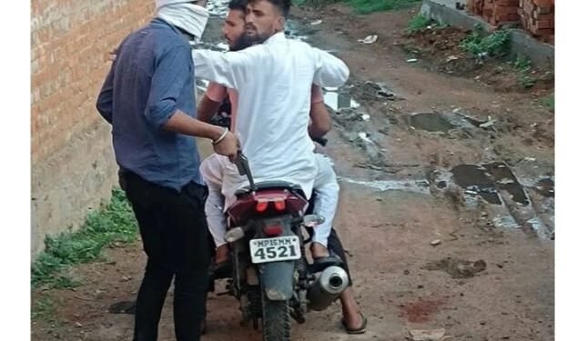 धमकी देते हुए कट्टा लहराने का हुआ था वीडियो वायरल