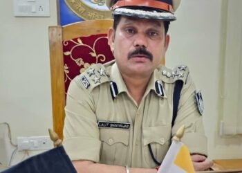 डीआईजी ने 2 फरार आरोपियों को गिरफ्तारी के लिए 20 हजार का नगद पुरस्कार घोषित किया