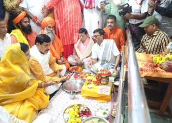 भगवान श्रीकृष्ण की सीएम मोहन यादव ने सांदीपनी आश्रम में की सपत्निक पूजा-अर्चना