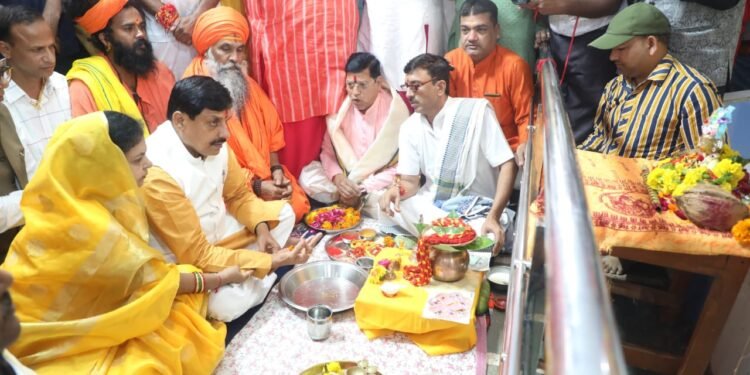 भगवान श्रीकृष्ण की सीएम मोहन यादव ने सांदीपनी आश्रम में की सपत्निक पूजा-अर्चना