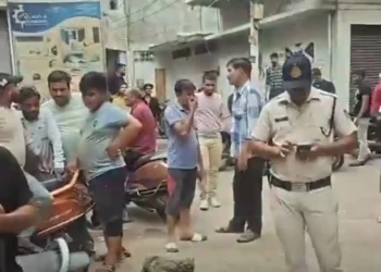 छतरपुर में युवक को गोली मारी