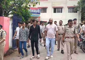 थाना कोतवाली पुलिस द्वारा फौलादी कलम तिराहा में फायरिंग कर हत्या का प्रयास करने वाले 5 आरोपी गिरफ्तार