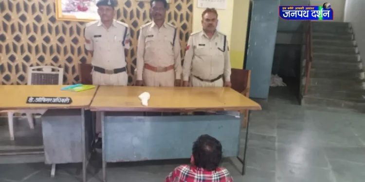 तीस हजार की रिश्वत लेते हुए धरा गया घूसखोर श्रम निरीक्षक