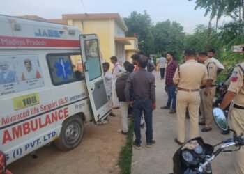 शराबी ने अस्पताल में जमकर काटा हंगामा : मरीज के मुँह से ऑक्सीजन निकाली