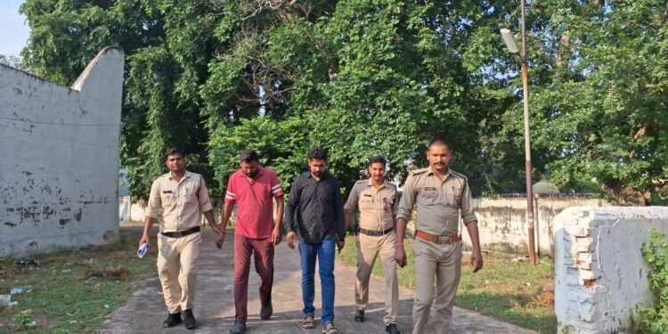 महोबा रोड में फायर कर हत्या का प्रयास करने वाले 10000 रुपये के इनामी शेष आरोपी आदिल, इम्तियाज सहित 3 गिरफ्तार