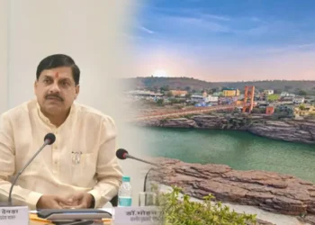 चोर को पकड़ कर मंदिर लाई पुलिस, भगवान से माफी मंगवाई