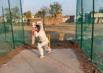 विद्यालय क्र. 02 एवं मोहित क्रिकेट अकादमी पर मोहित छतरपुर शिक्षा विभाग