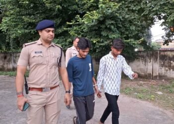 फौलादी कलम तिराहा में फायरिंग कर हत्या का प्रयास करने वाले फरार आरोपी जुल्फी खान सहित 2 गिरफ्तार