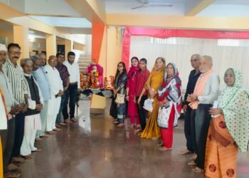 नेत्र शिविर में 50 मरीजों की जांच, 9 को लेंस प्रत्यारोपण के लिए भेजा चित्रकूट 