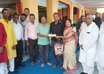 वरिष्ठजनों और होनहार युवाओं का सम्मान*  *अग्रवाल समाज का दशहरा मिलन एवं सम्मान समारोह संपन्न*