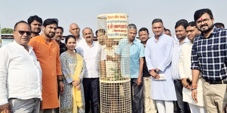 गौवंश रक्षा वर्ष के अंतर्गत भव्य रूप से गोवर्धन एवं गौ पूजन कार्यक्रम संपन्न नौगांव
