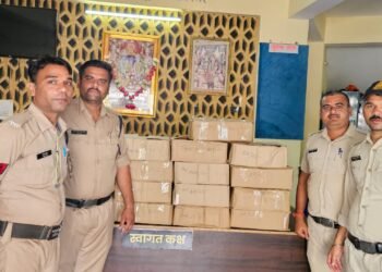 रात्रि रोड पेट्रोलिंग के दौरान कार का पीछा कर कार सहित 117 लीटर अवैध शराब जप्त